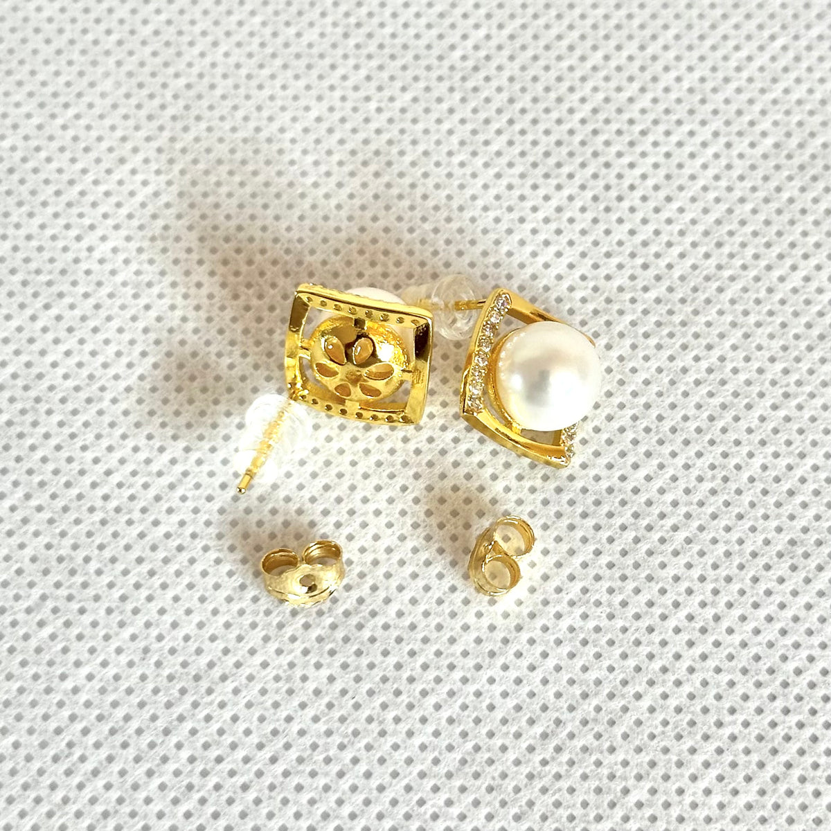 Freshwater Pearl Earrings.