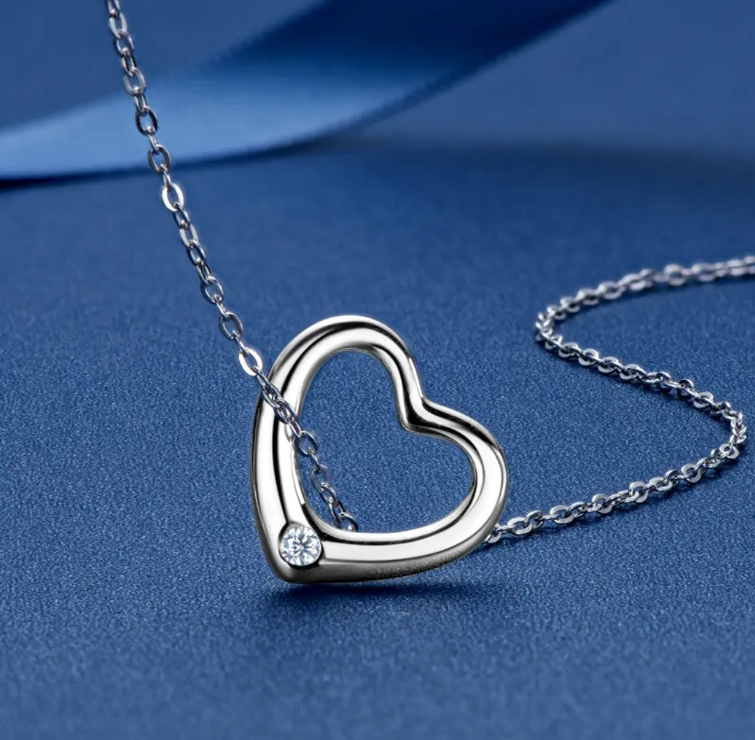 Heart shape Moissanite pendant necklace