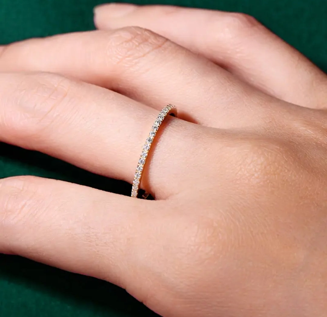 10k solid gold ring with 1.4mm moissanites
