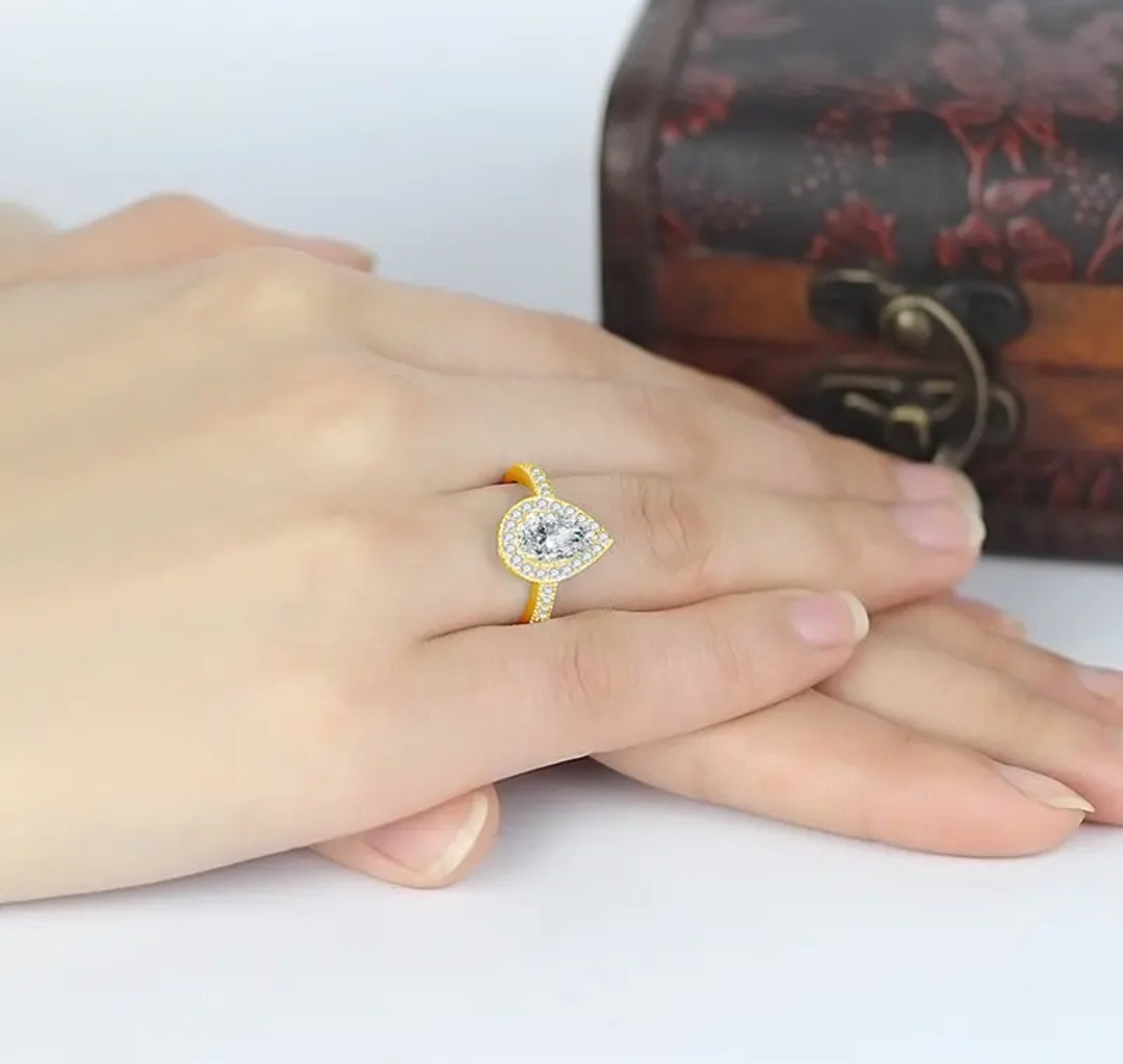 1.5ct leaf shape moissanite gold ring