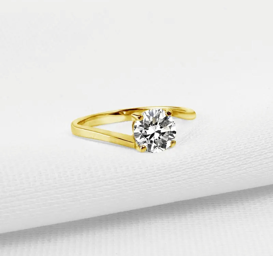 10k gold ring with 1ct round moissanite