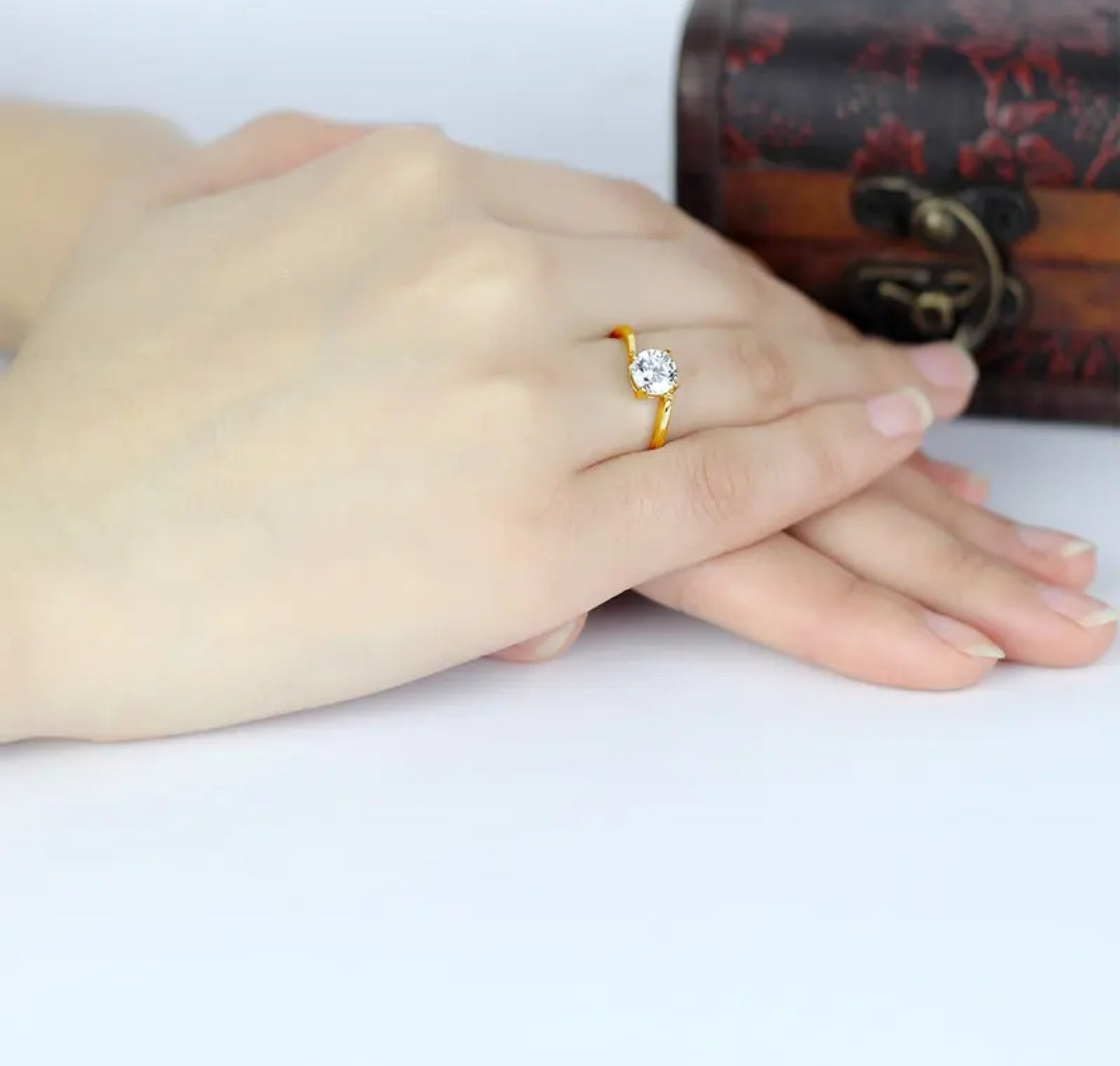 10k gold ring with 1ct round moissanite