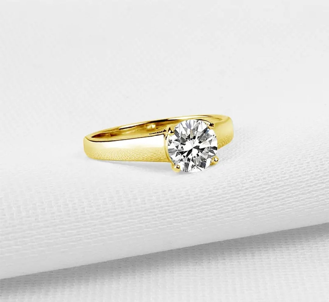 10k gold ring with 1ct round cut moissanite