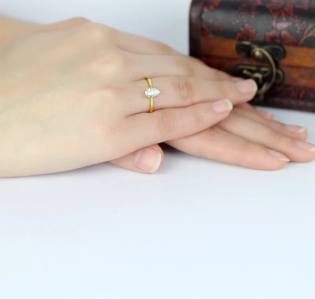 10k gold ring with 1ct pear cut moissanite