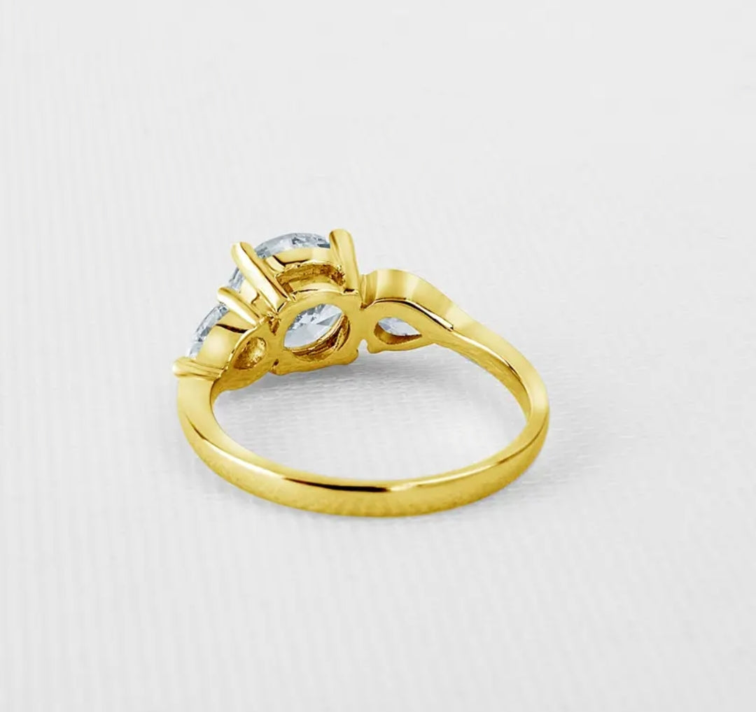 10k gold ring with 1.5ct brilliant moissanite