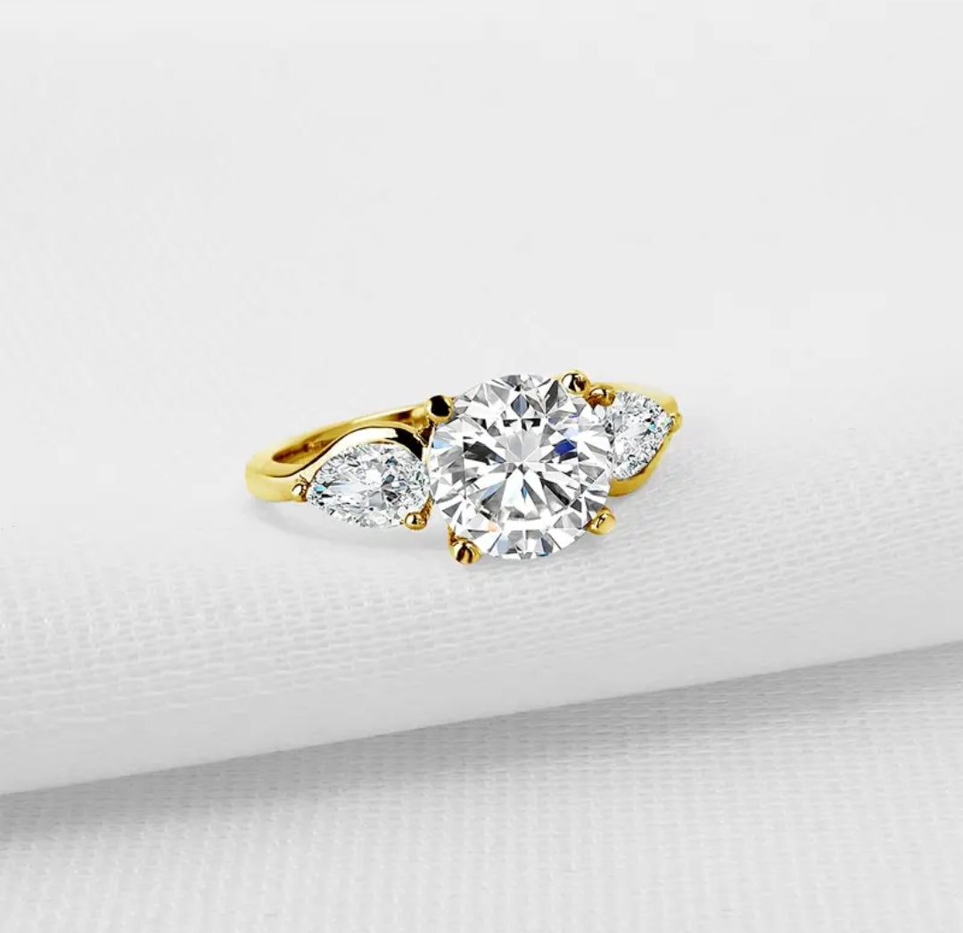10k gold ring with 1.5ct brilliant moissanite