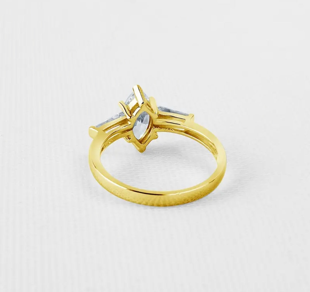 10k gold ring with 1ct brilliant moissanite