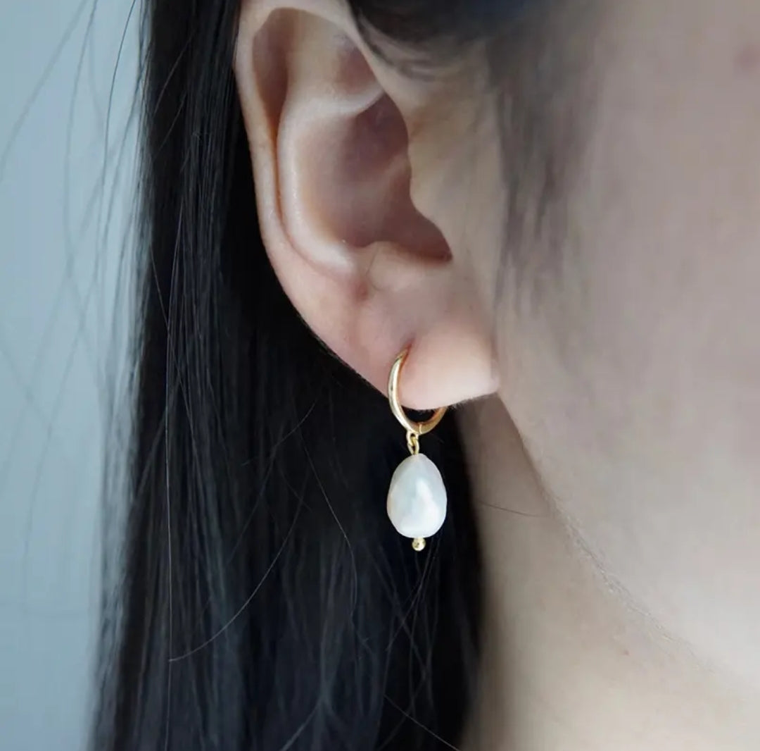 10-11mm irregular pearl earrings