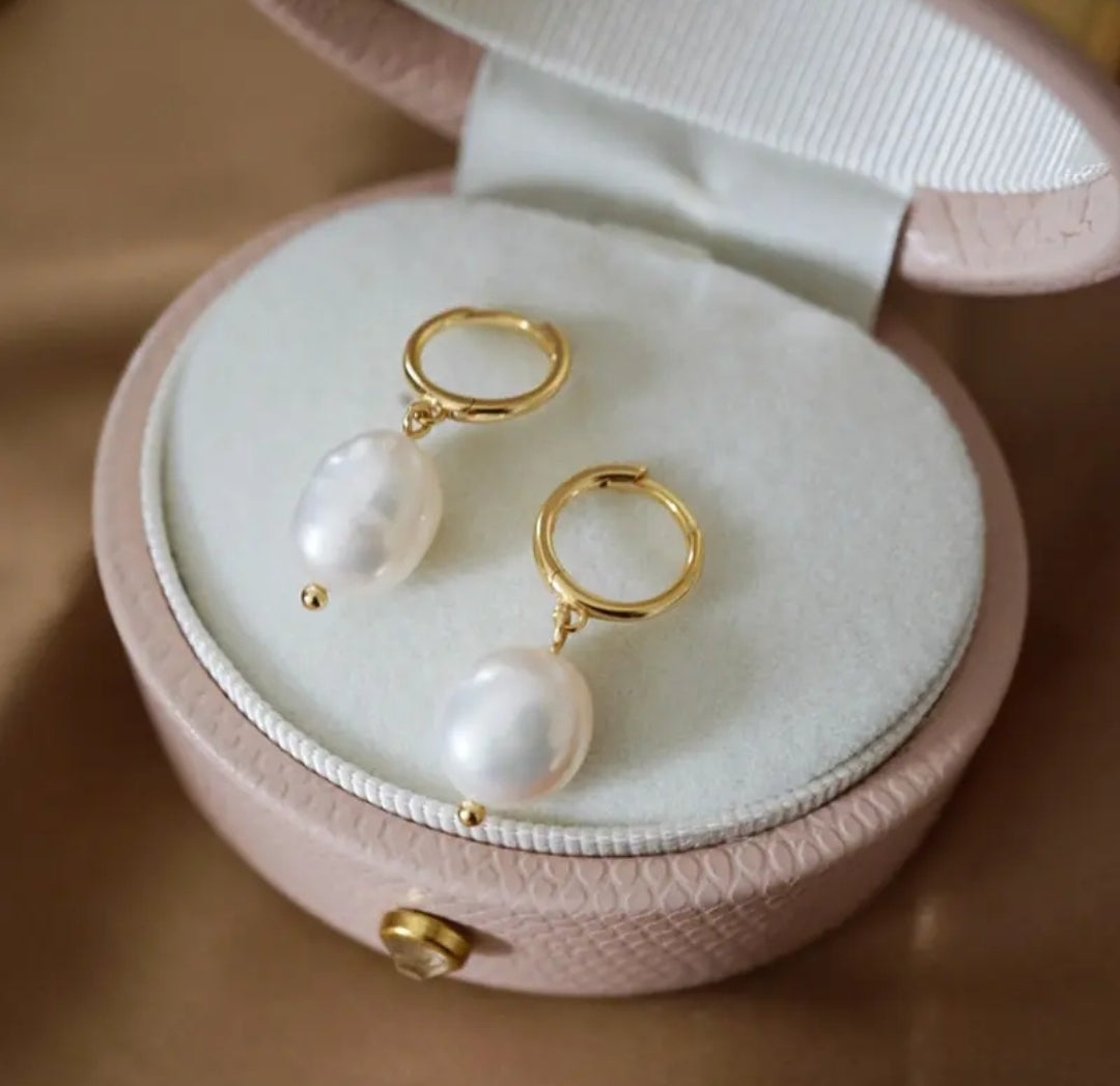 10-11mm irregular pearl earrings