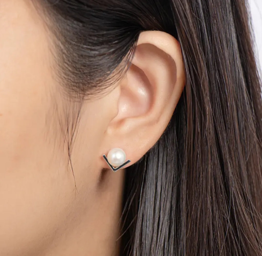 7-7.5mm V shape pearl earrings