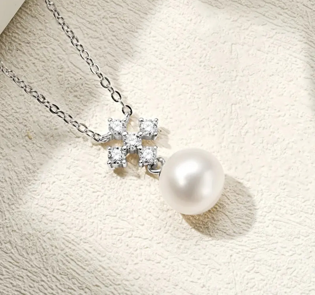 10mm pearl and 2.5mm*5pcs moissanite pendant necklace