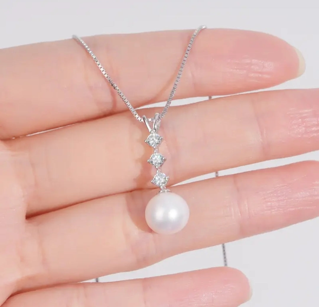 10mm pearl and 3mm*3pcs moissanite pendant necklace