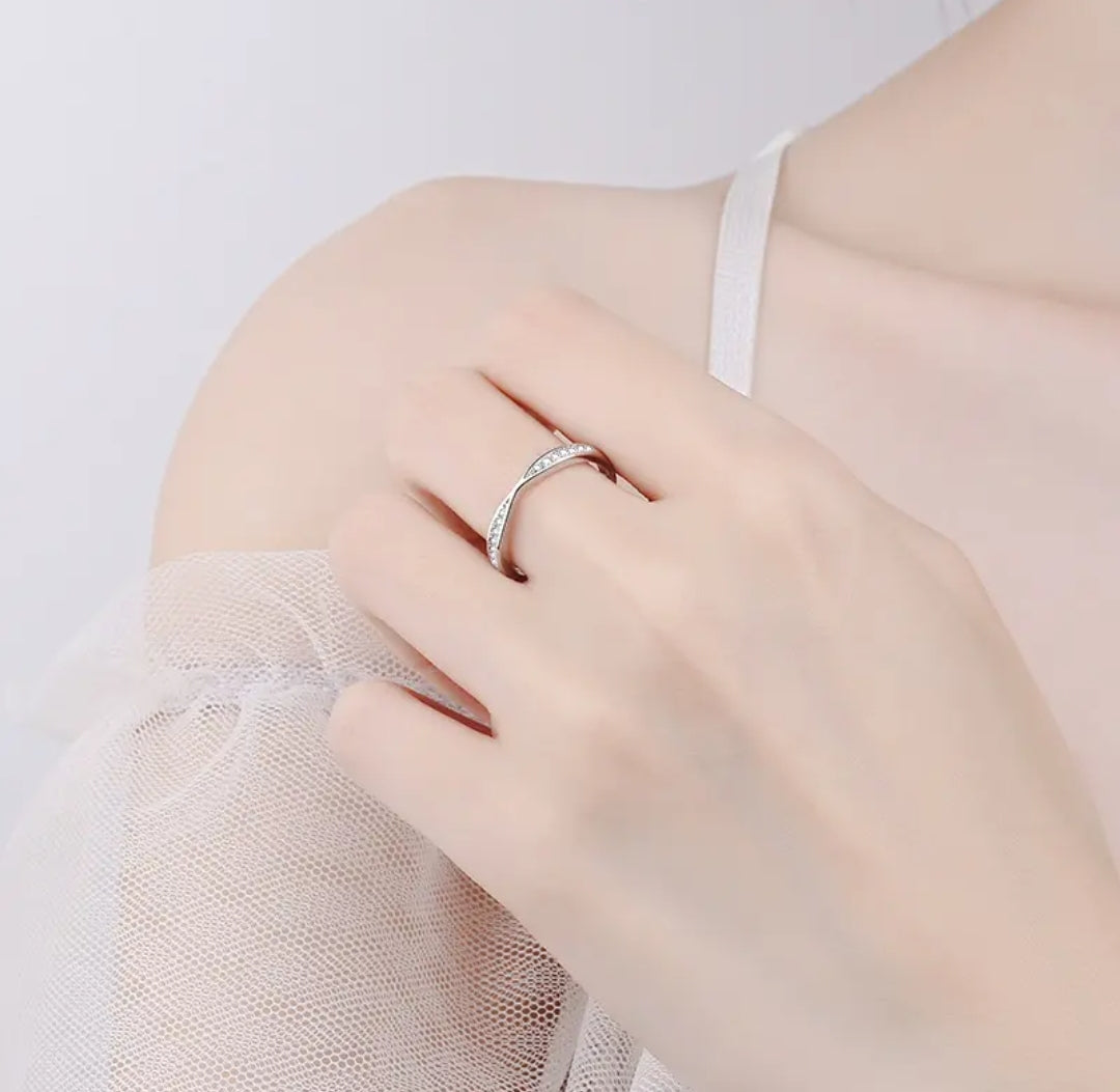1.3mm/1.1mm moissanite engagement ring