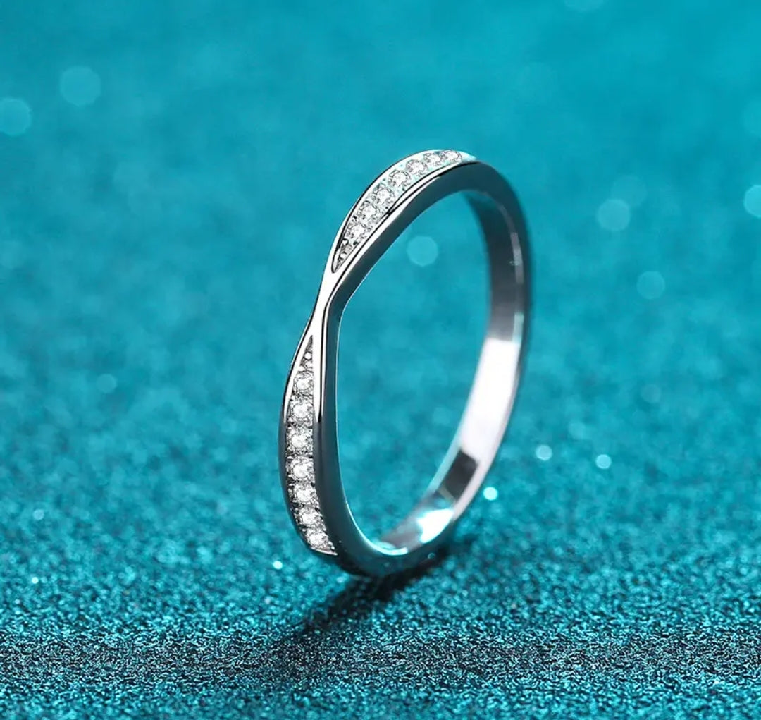 1.3mm/1.1mm moissanite engagement ring
