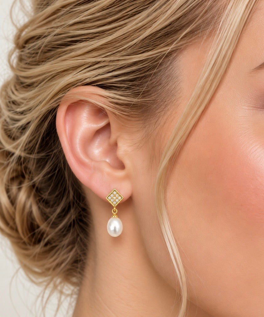 Freshwater Pearl Earrings.