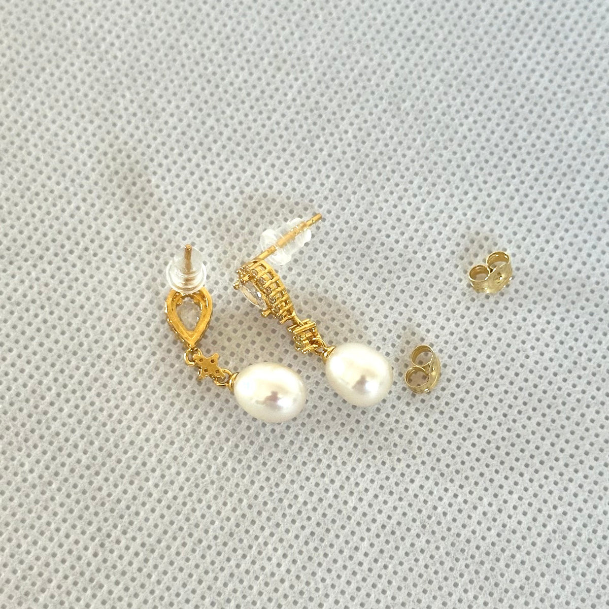 Freshwater Pearl Earrings.