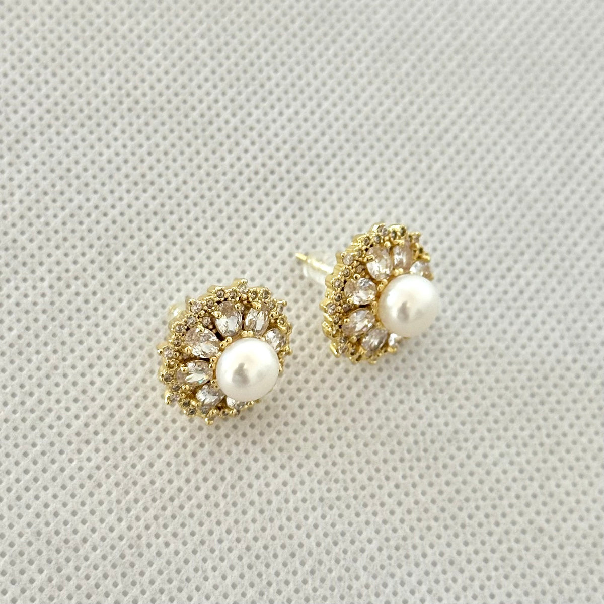 Freshwater Pearl Earrings.
