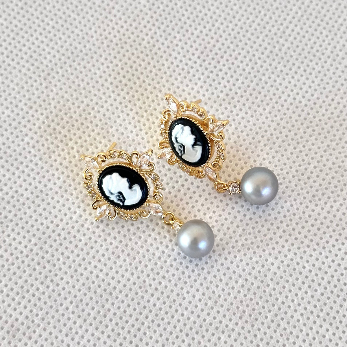 Freshwater Pearl Earrings.
