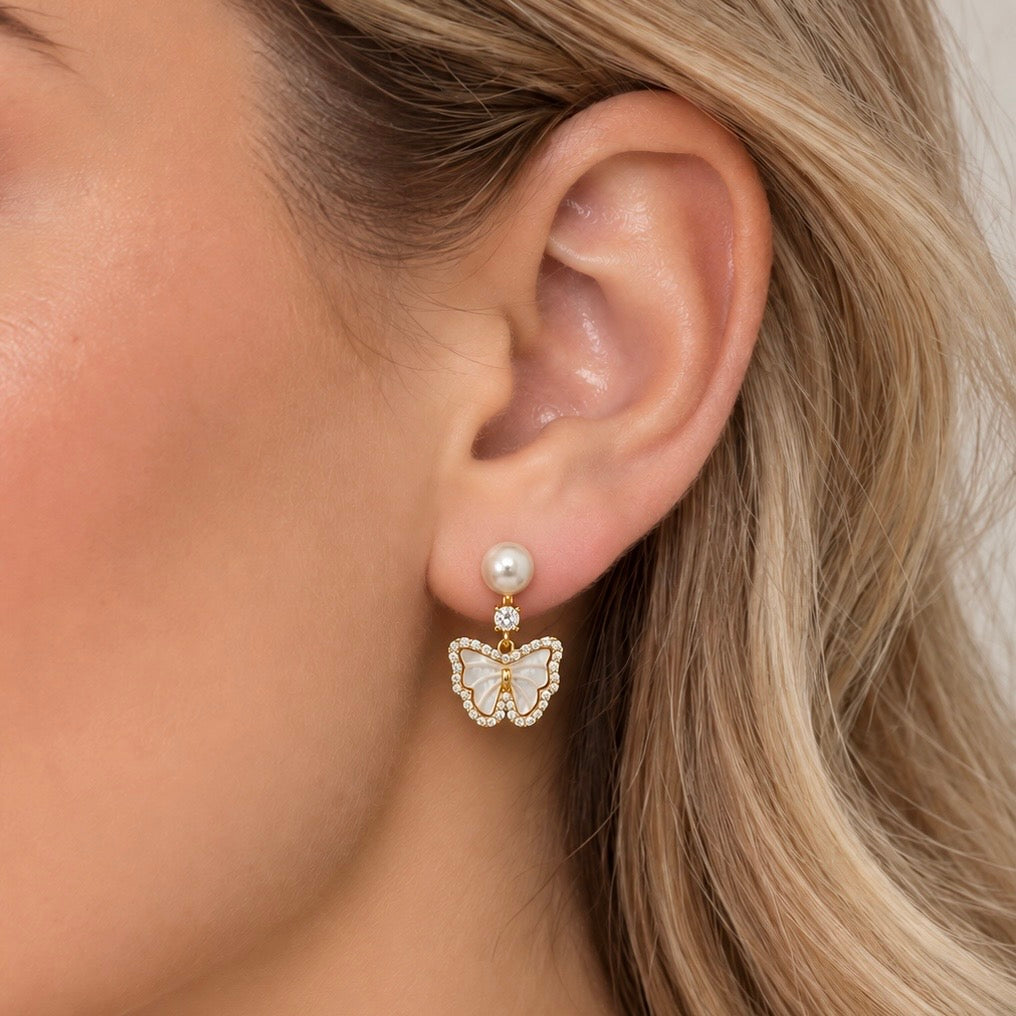 Freshwater Pearl Earrings.