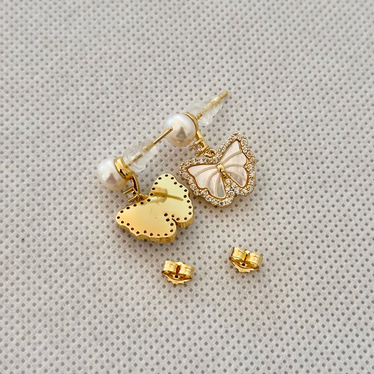 Freshwater Pearl Earrings.
