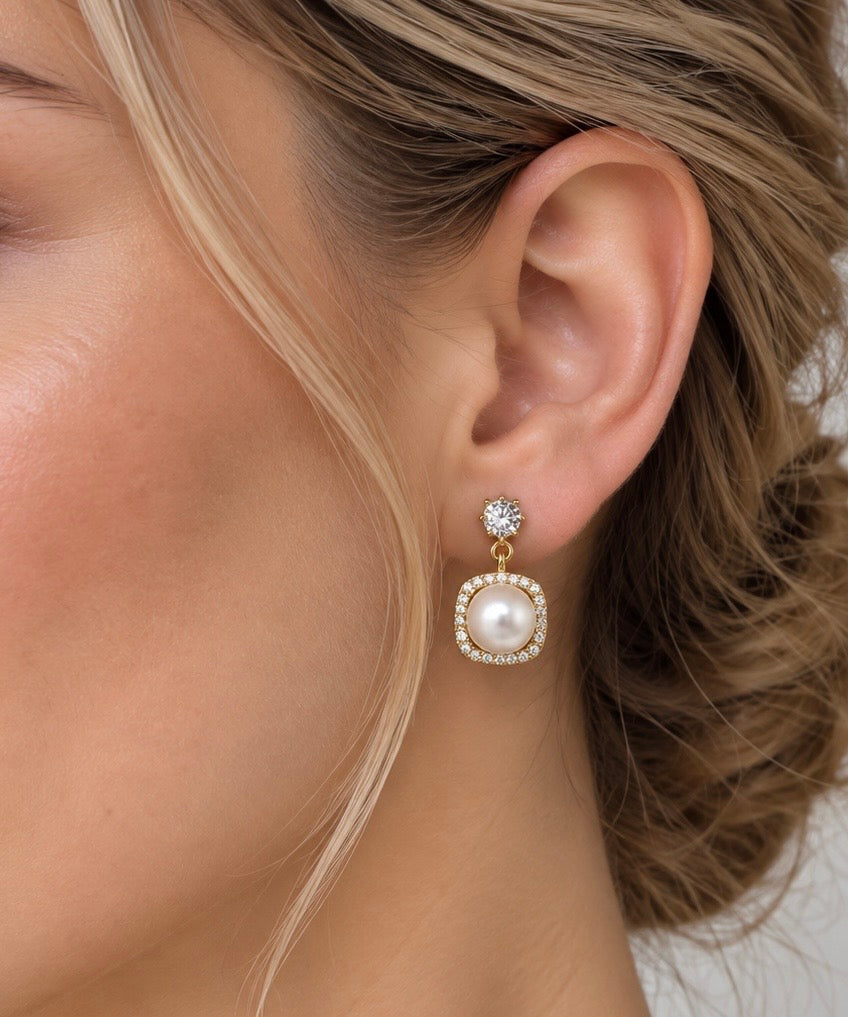 Freshwater Pearl Earrings.