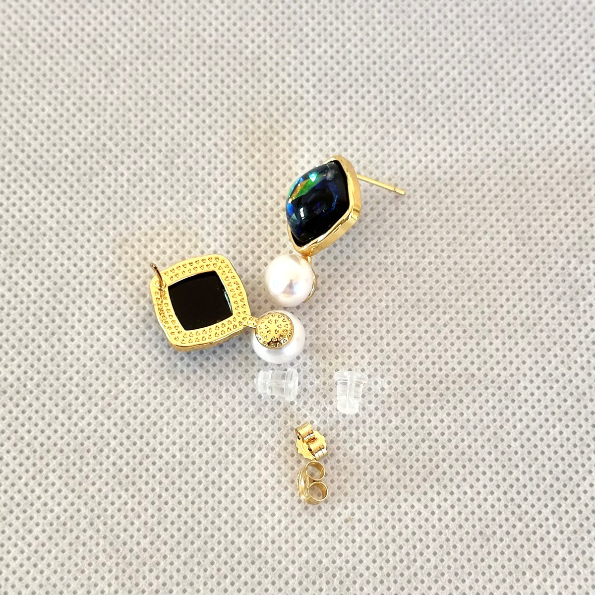Freshwater Pearl Earrings.