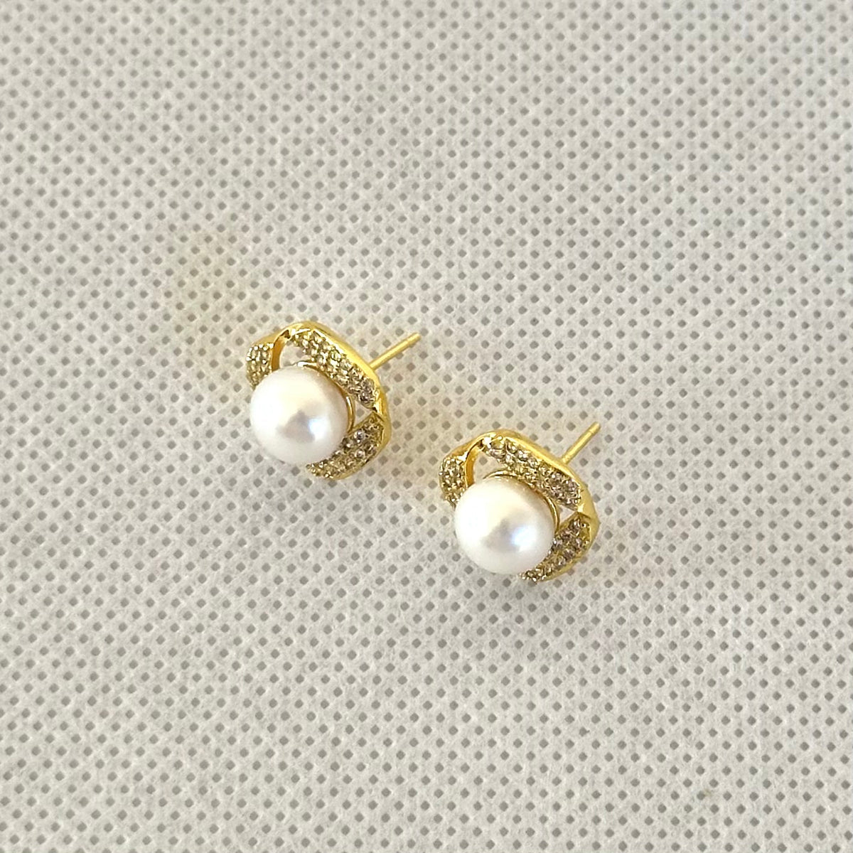 Freshwater Pearl Earrings.
