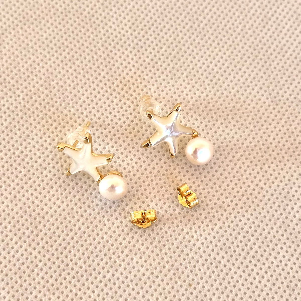 Freshwater Pearl Earrings.