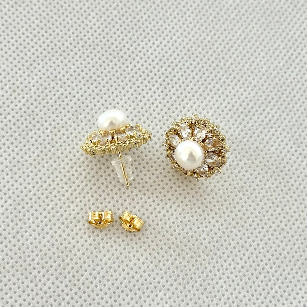 Freshwater Pearl Earrings.