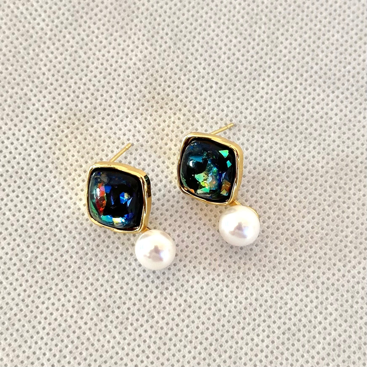Freshwater Pearl Earrings.