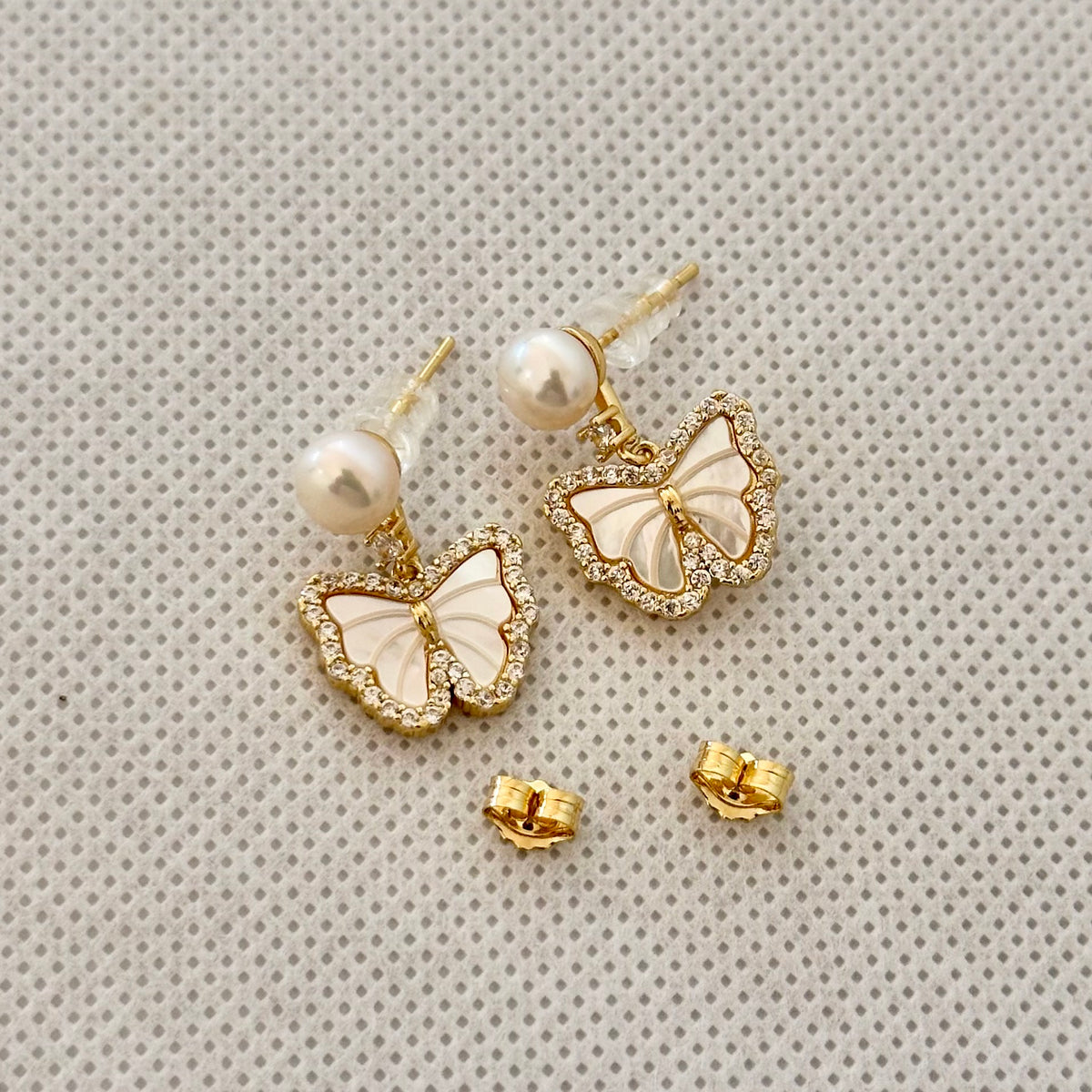 Freshwater Pearl Earrings.