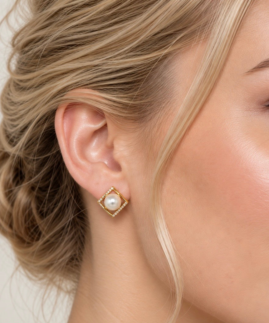 Freshwater Pearl Earrings.