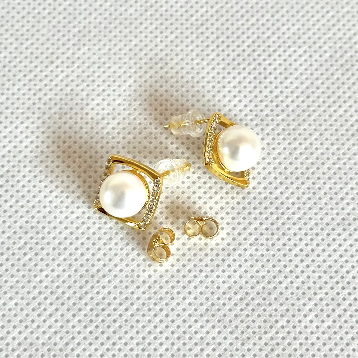 Freshwater Pearl Earrings.