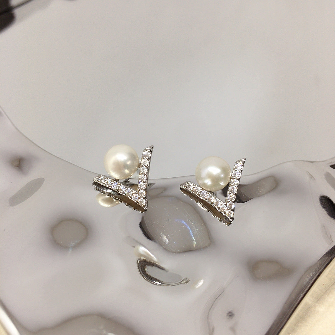 Natural Freshwater Pearl Earrings.