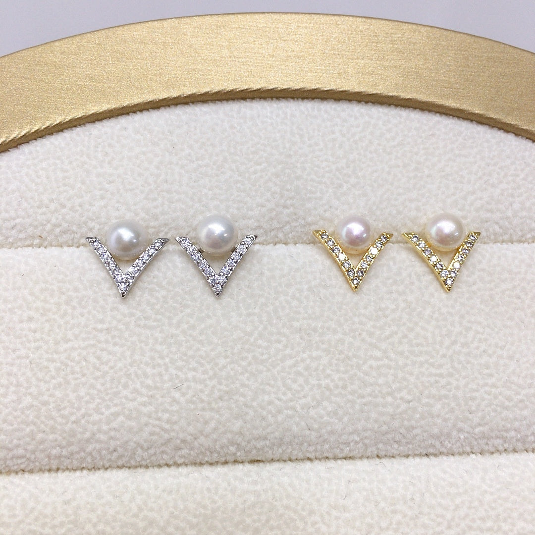 Natural Freshwater Pearl Earrings.