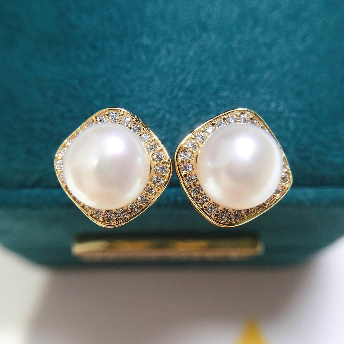 Natural Freshwater Pearl Earrings.