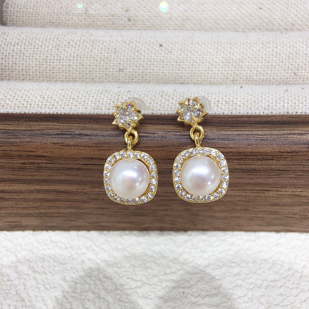 Handmade Natural Freshwater Pearl Earrings.
