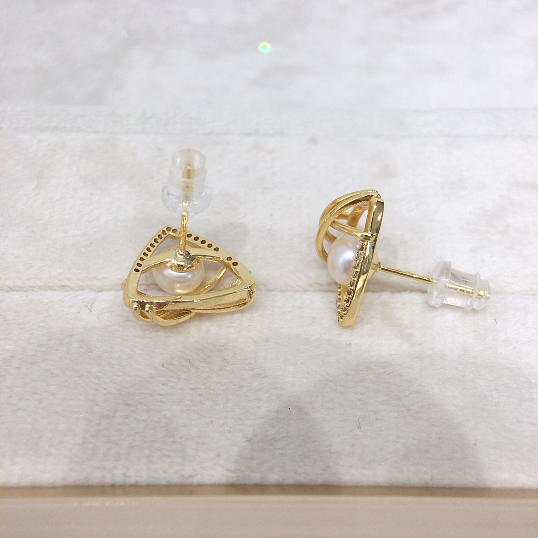 Handmade Natural Freshwater Pearl Earrings.