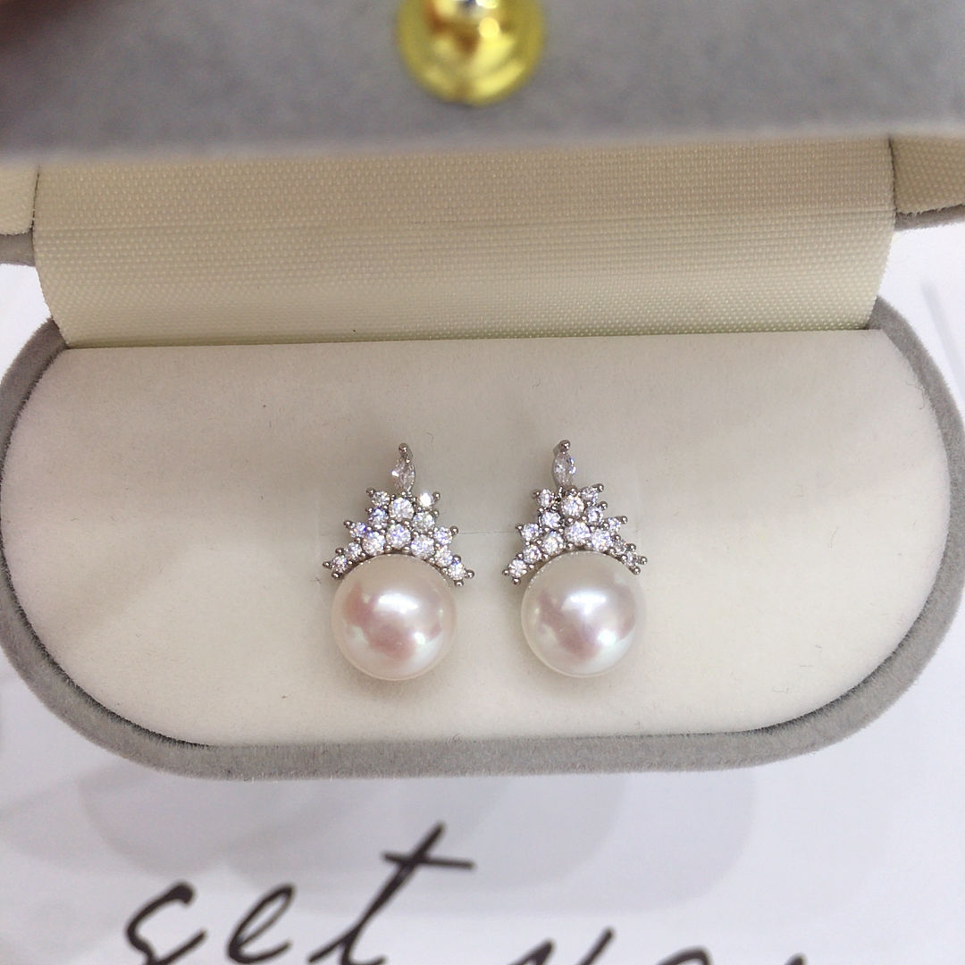 Handmade Natural Freshwater Pearl Earrings.