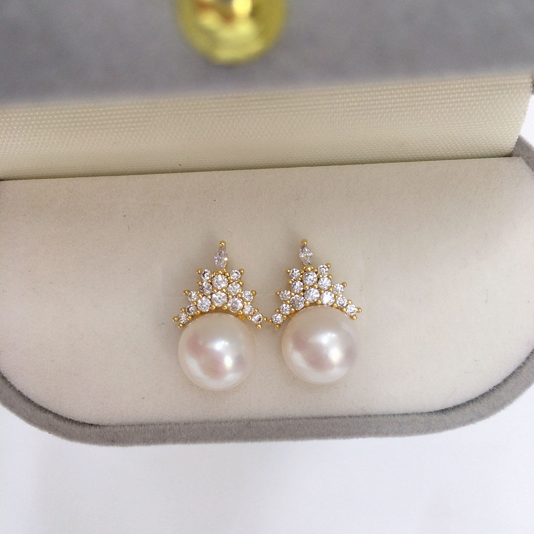 Handmade Natural Freshwater Pearl Earrings.