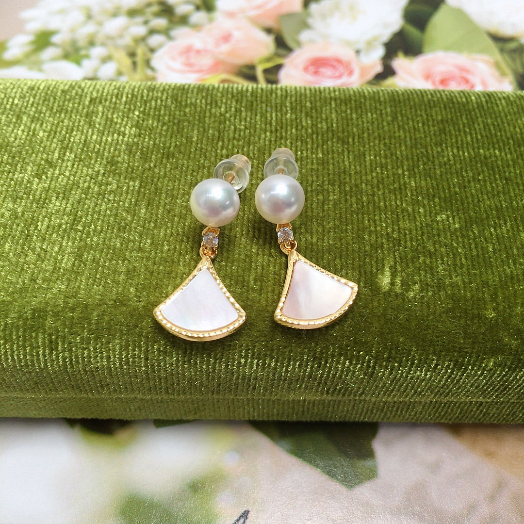 Handmade Natural Freshwater Pearl Earrings.