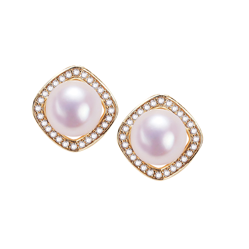Natural Freshwater Pearl Earrings.