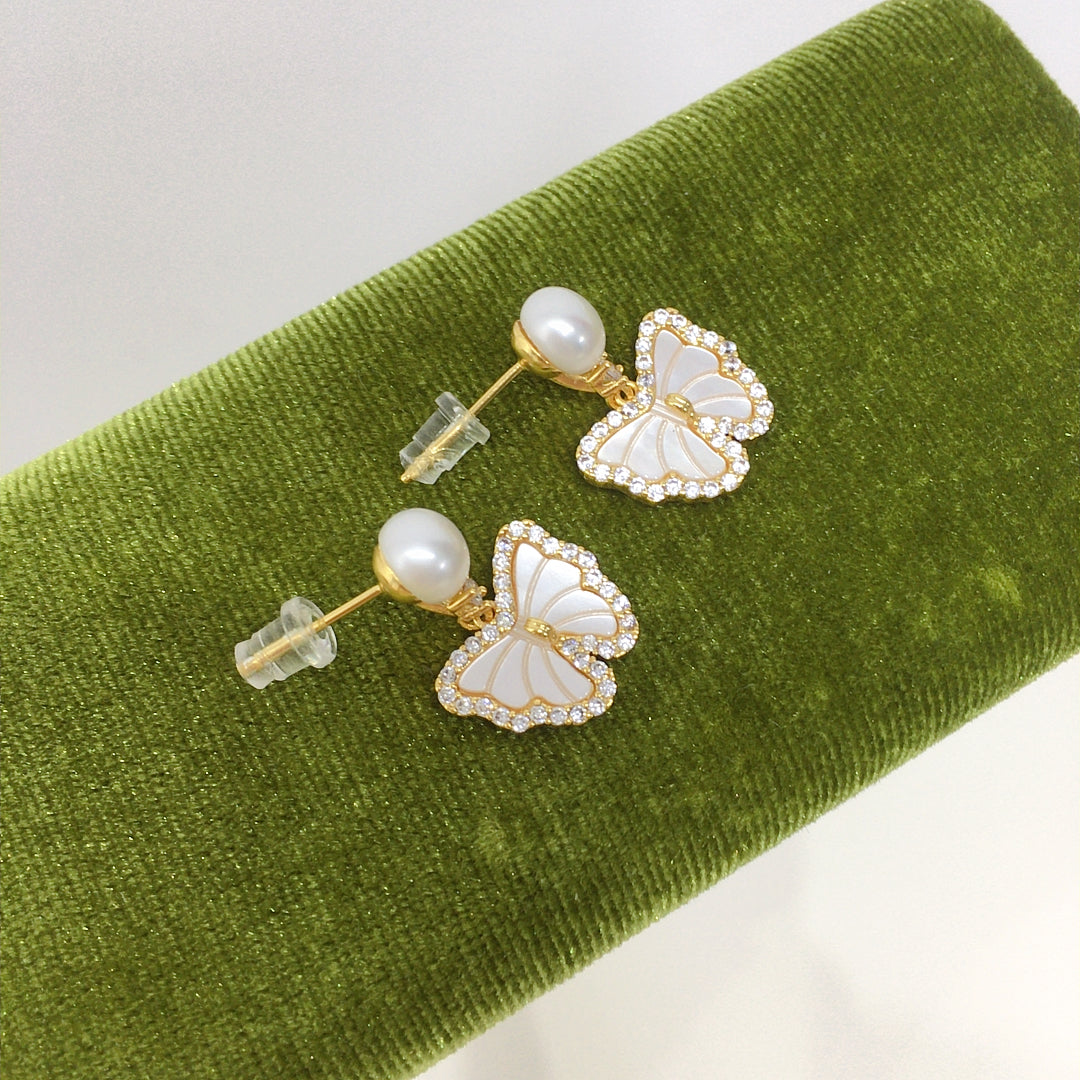 Handmade Natural Freshwater Pearl Earrings.