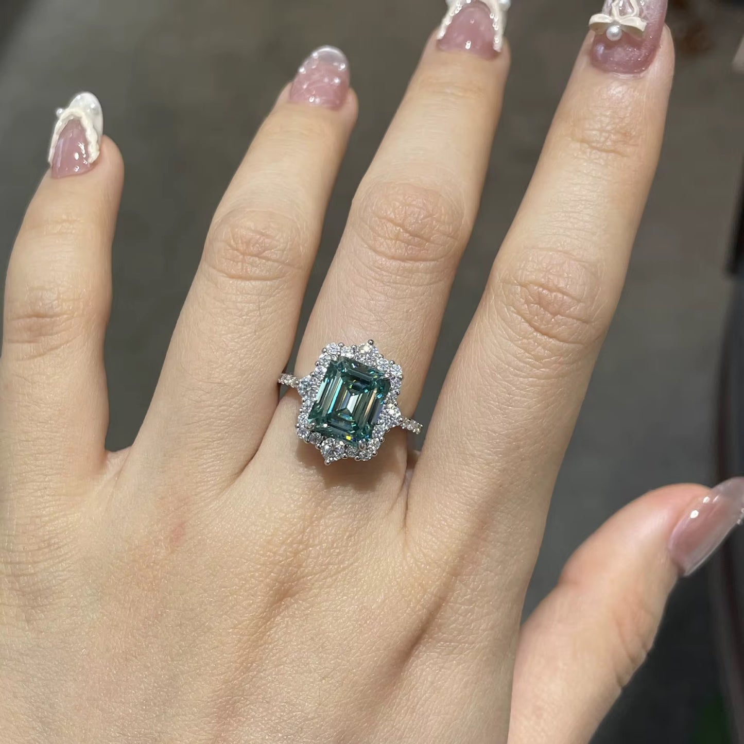 8*10mm 4ct Green Moissanite Ring with 925 silver for women